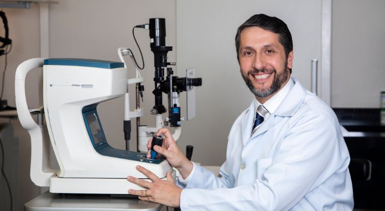 Oftalmologista Raphael Jacobs